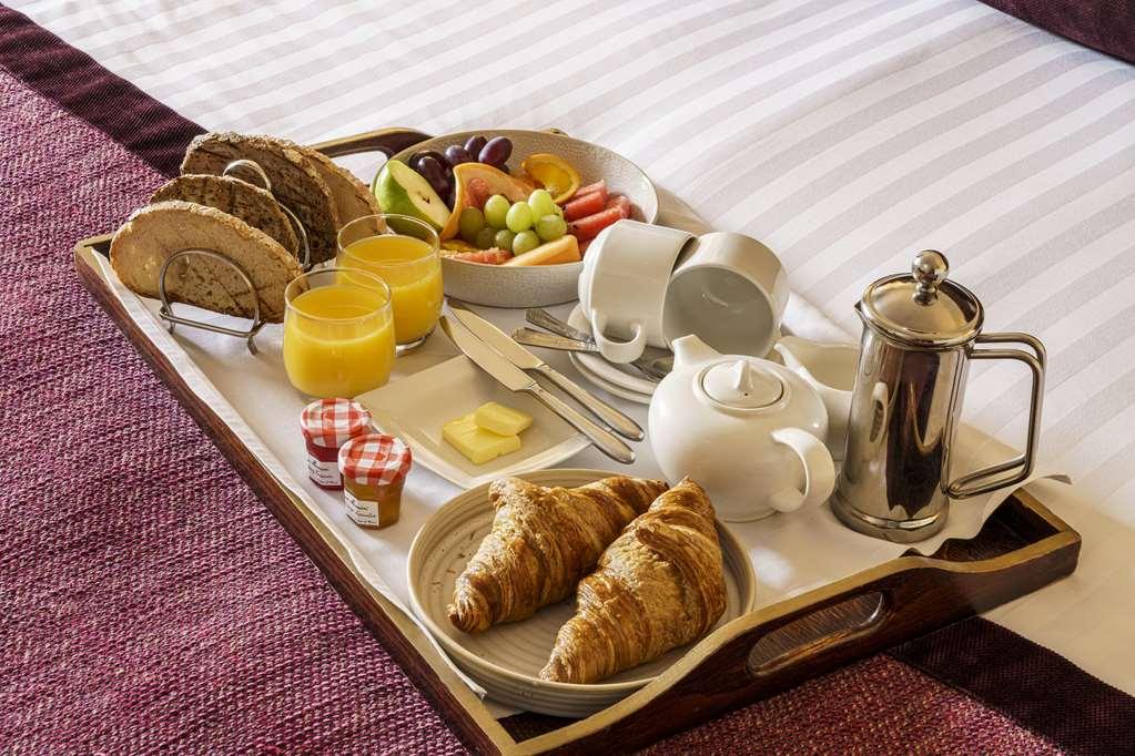 Macdonald Craxton Wood & Отель 4*