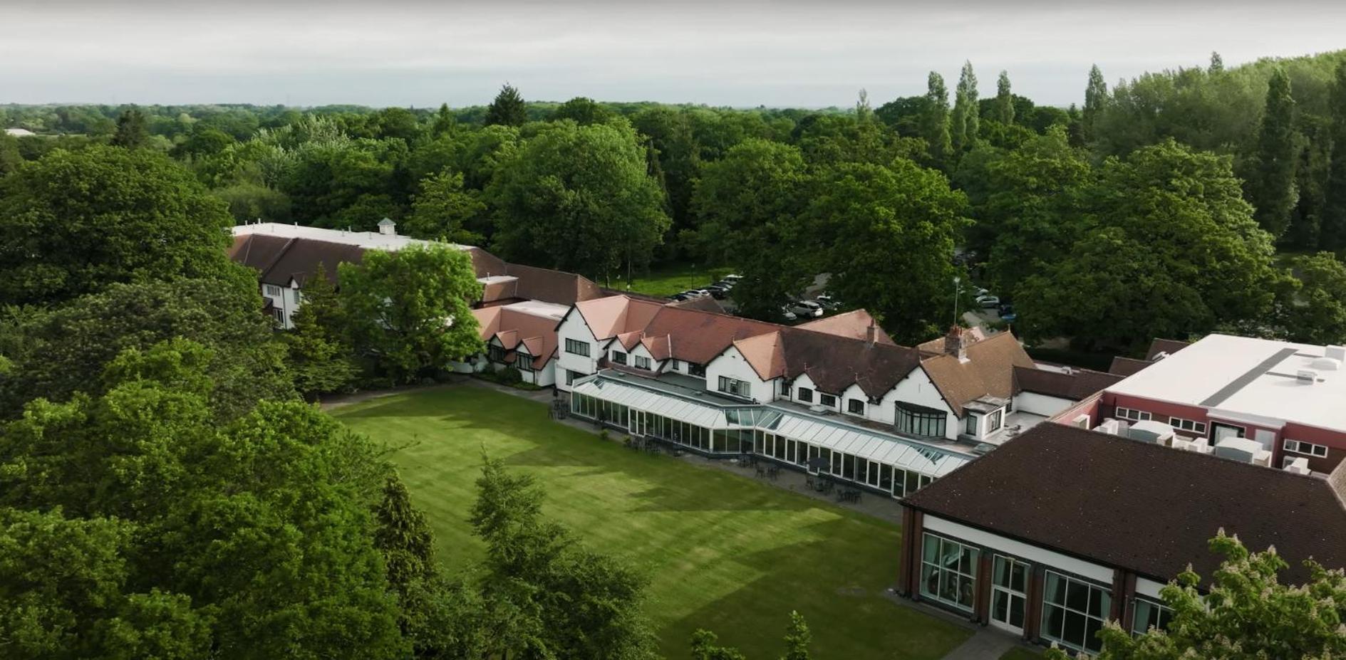 Macdonald Craxton Wood & Отель 4*